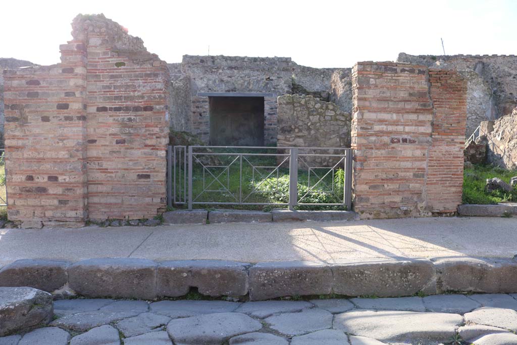 VII.3.21 Pompeii. May 2005. West side of atrium. Triclinium, and corridor to small garden, kitchen and latrine (Blocked).