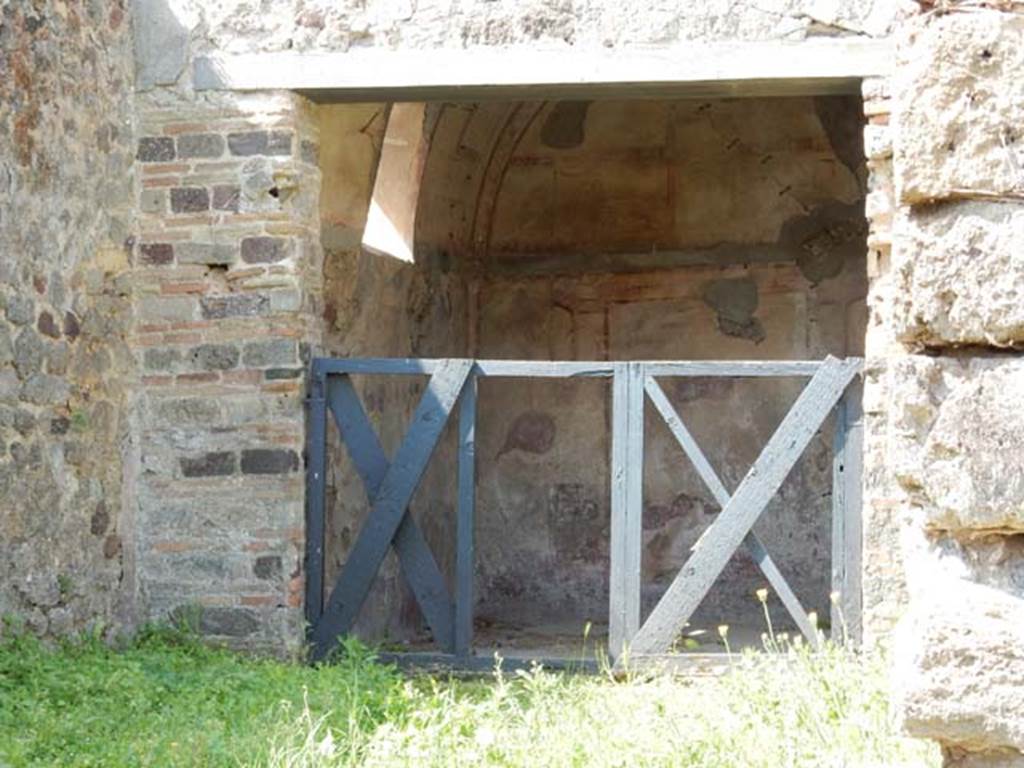 VII.3.21 Pompeii. May 2005. West wall of vaulted triclinium.