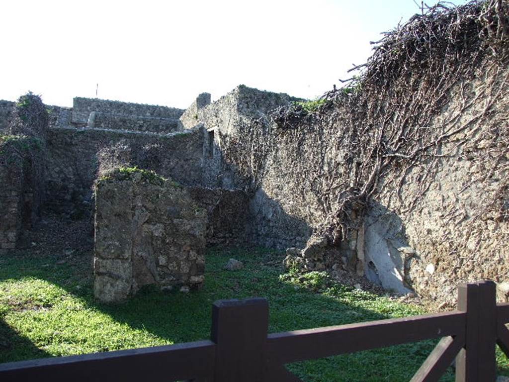 VII.3.22 Pompeii. May 2005. Looking west.