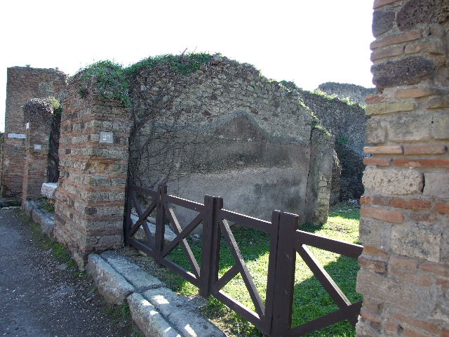 VII.3.22 Pompeii. May 2010. Doorway to small atrium, and VII.3.21.