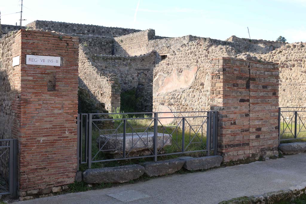 VII.3.23 Pompeii. December 2006. North wall of shop and doorway to small atrium.