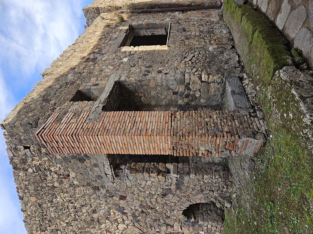 VII.3.28 Pompeii. December 2005. Looking towards east wall of bar, with a blocked doorway leading to VII.3.26, under the stairs at VII.3.27.