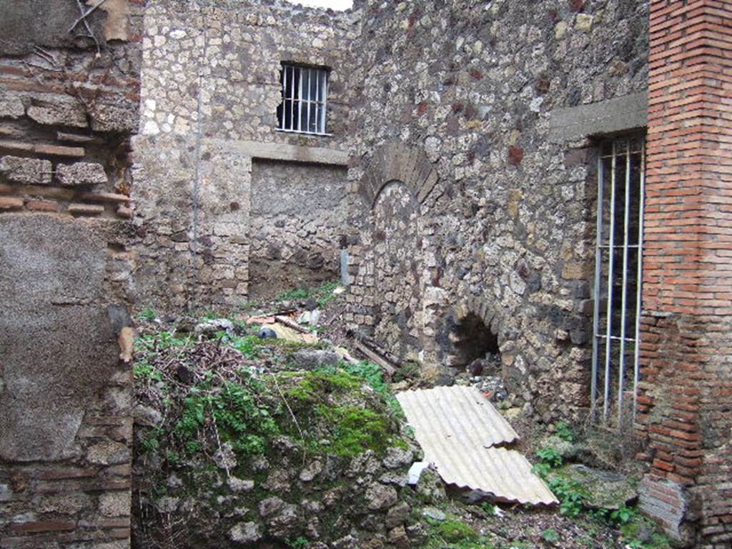 VII.3.28 Pompeii. May 2006. Looking north across remains of bar counter.