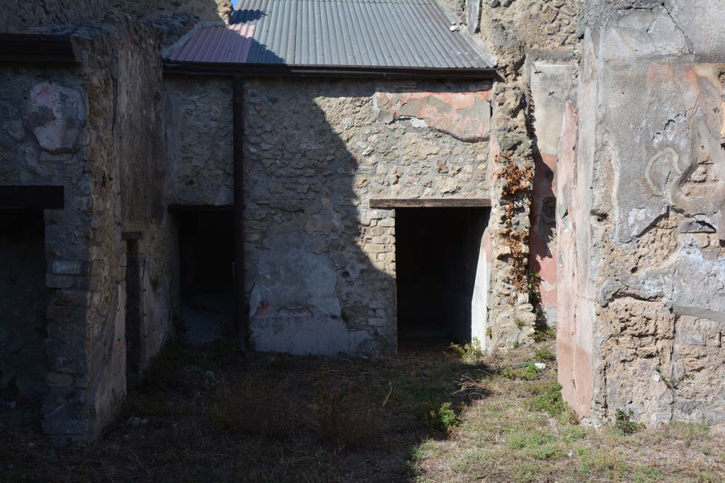 VII.3.29 Pompeii. October 2019. Room 6, looking north across tablinum towards doorway to cubiculum 10. 
Foto Annette Haug, ERC Grant 681269 D�COR.
