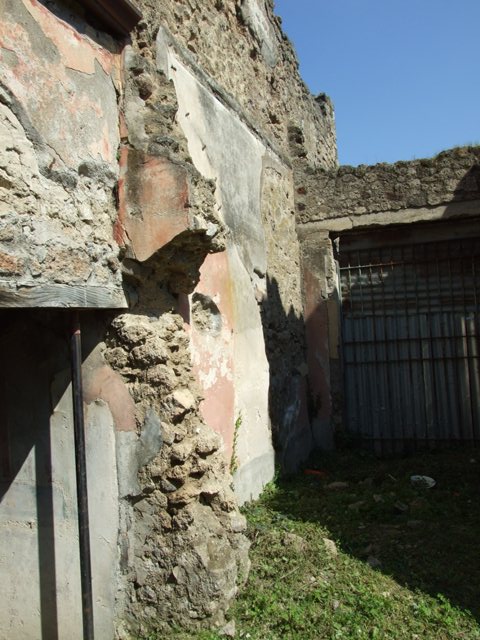 VII.3.29 Pompeii. March 2009. Doorway to Room 12, Corridor leading to Garden area (not accessable)