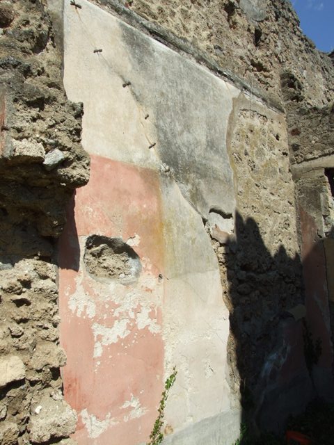 VII.3.29 Pompeii. March 2009. Room 12, corridor. Looking east. On the east side of the corridor was the garden area. According to Boyce, in the south-west corner of the portico of the garden was a semi-circular niche. Its vaulted ceiling was adorned with a painted shell. Painted on the wall above the niche was a pediment and below it a single serpent beside an altar.
See Boyce G. K., 1937. Corpus of the Lararia of Pompeii. Rome: MAAR 14. (p.65, no: 270, Pl.4,1)
