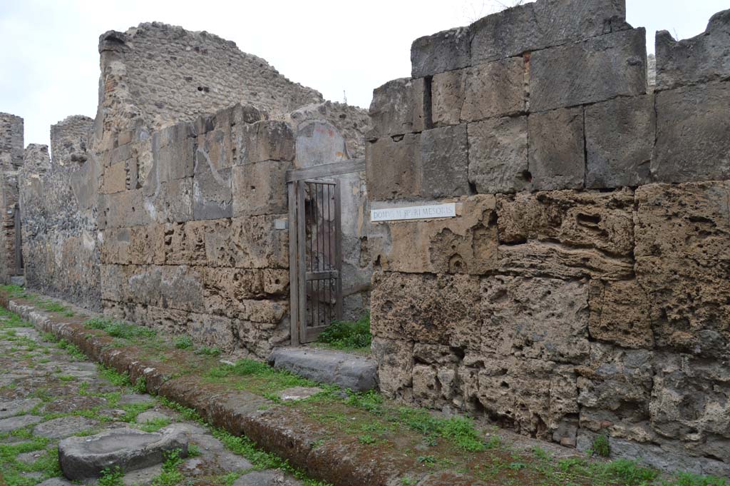 VII.3.29 Pompeii. October 2017. Looking west towards entrance doorway on north side of Vicolo del Panettiere.
Foto Taylor Lauritsen, ERC Grant 681269 D�COR.
