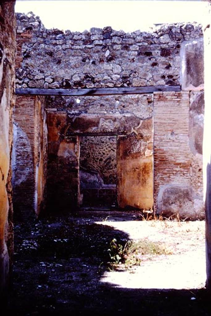 VII.3.30 Pompeii. 1966. Looking north across atrium towards tablinum, and doorway to garden area. Photo by Stanley A. Jashemski.
Source: The Wilhelmina and Stanley A. Jashemski archive in the University of Maryland Library, Special Collections (See collection page) and made available under the Creative Commons Attribution-Non Commercial License v.4. See Licence and use details.
J66f1012