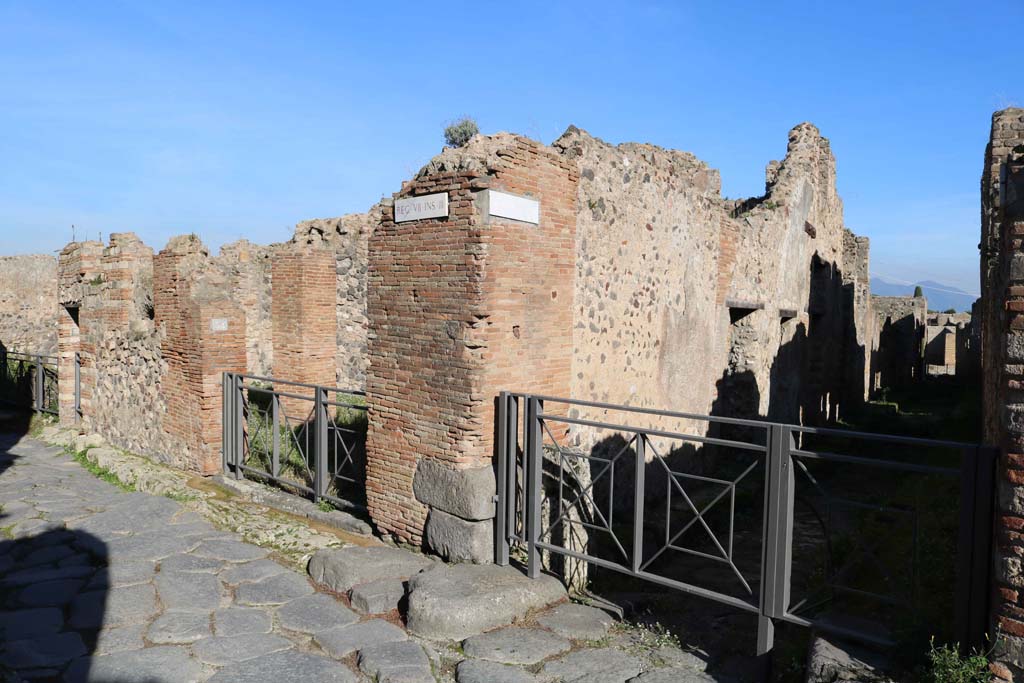VII.3.34 Pompeii. May 2010. Entrance, looking east across workshop to entrance at VII.3.33.