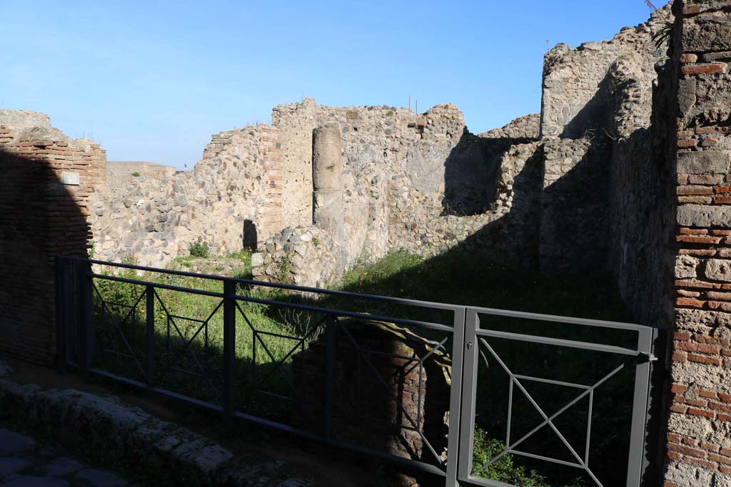 VII.3.37 Pompeii. March 2009. Looking east from entrance.