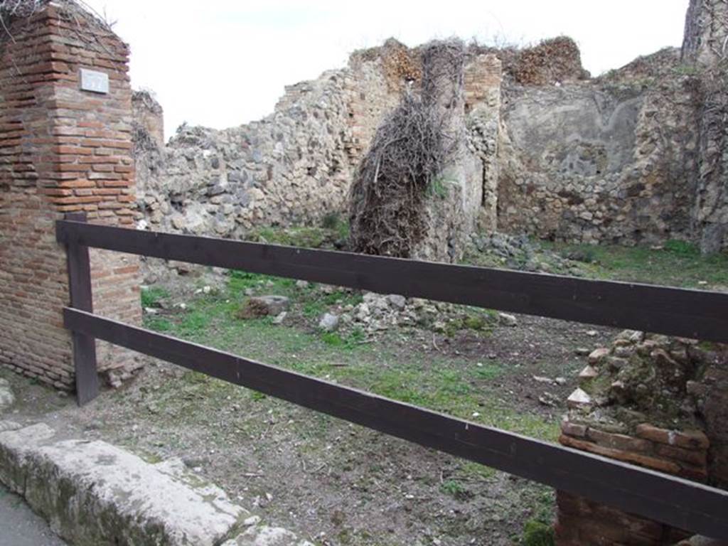 VII.3.37 Pompeii. December 2007. East wall in garden area. According to Jashemski, the living quarters behind this shop had an open area at the rear. She said Fiorelli suggested this was perhaps a little garden.
See Jashemski, W. F., 1993. The Gardens of Pompeii, Volume II: Appendices. New York: Caratzas. (p. 177)
See Pappalardo, U., 2001. La Descrizione di Pompei per Giuseppe Fiorelli (1875). Napoli: Massa Editore. (p.88)