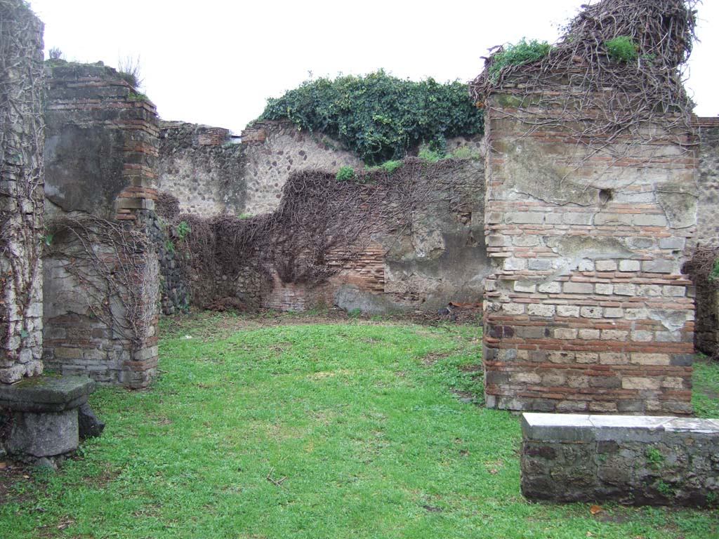 VII.3.38 Pompeii. July 2010. Latrine. Photo courtesy of Michael Binns.