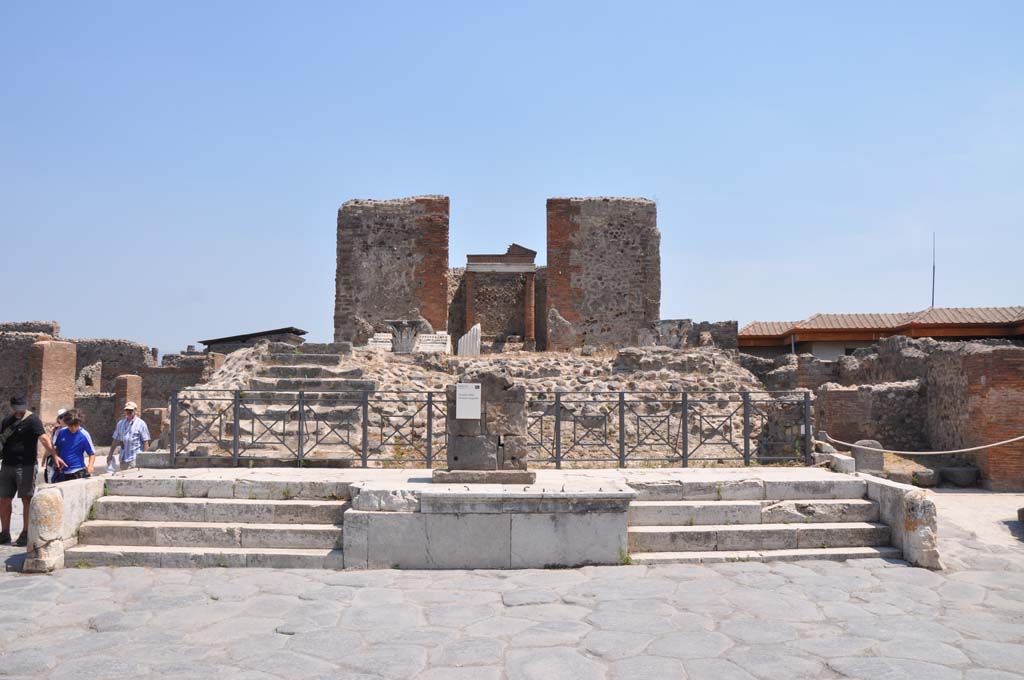 VII.4.1, Pompeii. July 2017. Looking east towards Temple from Via del Foro.
Foto Anne Kleineberg, ERC Grant 681269 DÉCOR.