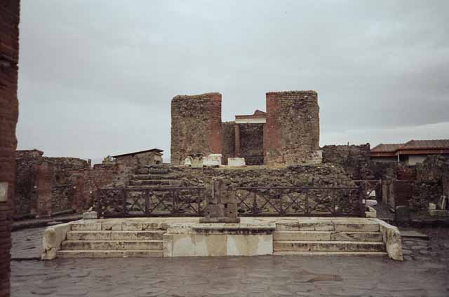 VII.4.1 Pompeii. December 2007.   Podium and sacred area from roof of VII.5.19 modern restaurant.
