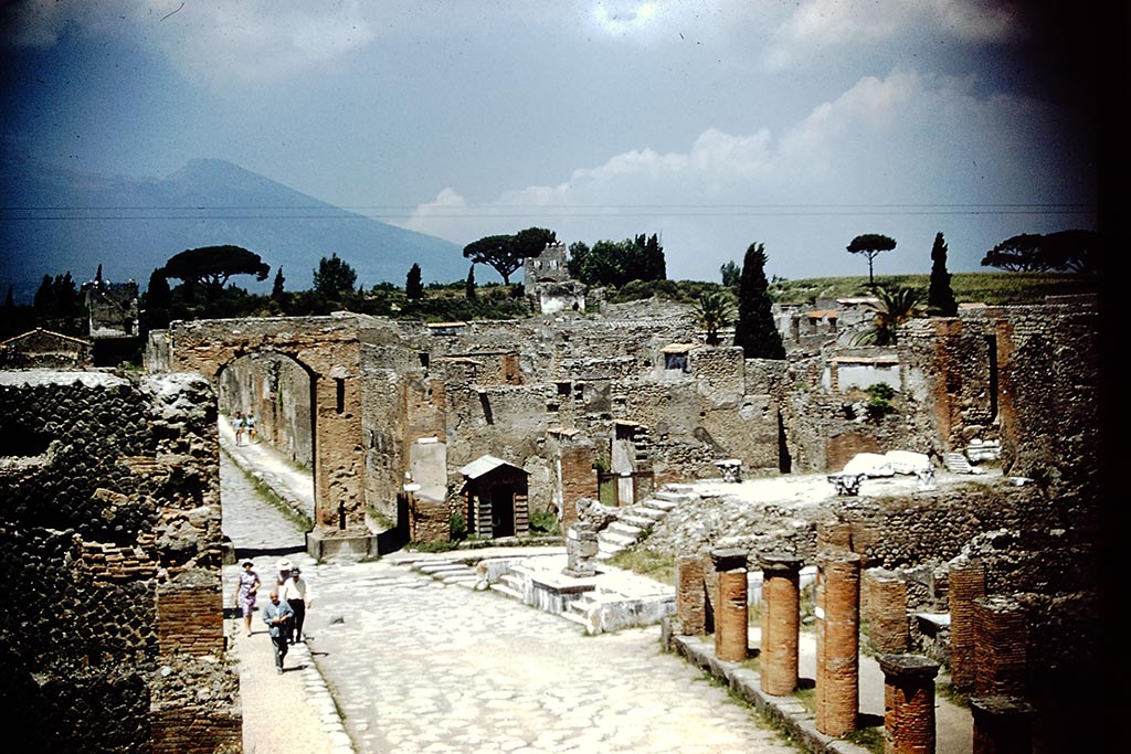 VII.4.1 Pompeii. 1959. Looking north along Via del Foro with temple on the right. Photo by Stanley A. Jashemski.
Source: The Wilhelmina and Stanley A. Jashemski archive in the University of Maryland Library, Special Collections (See collection page) and made available under the Creative Commons Attribution-Non-Commercial License v.4. See Licence and use details.
J59f0091