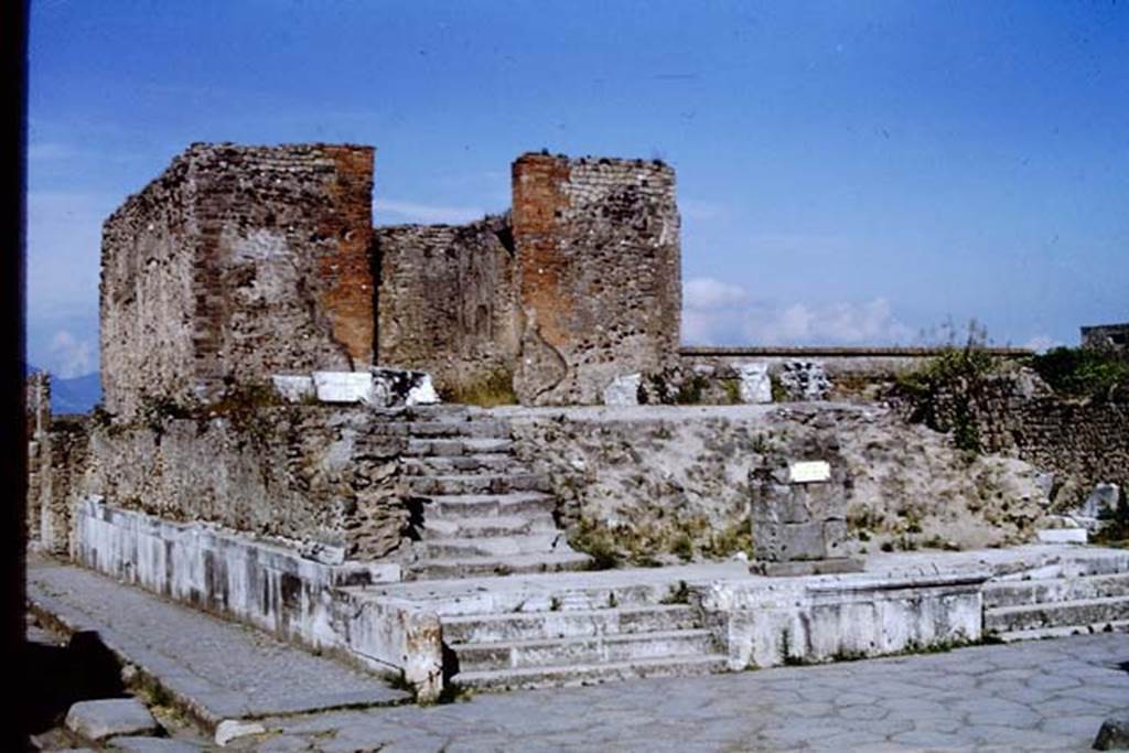 VII.4.1 Pompeii. 1968. Looking south-east from crossroads towards entrances. Photo by Stanley A. Jashemski.
Source: The Wilhelmina and Stanley A. Jashemski archive in the University of Maryland Library, Special Collections (See collection page) and made available under the Creative Commons Attribution-Non Commercial License v.4. See Licence and use details.
J68f0370