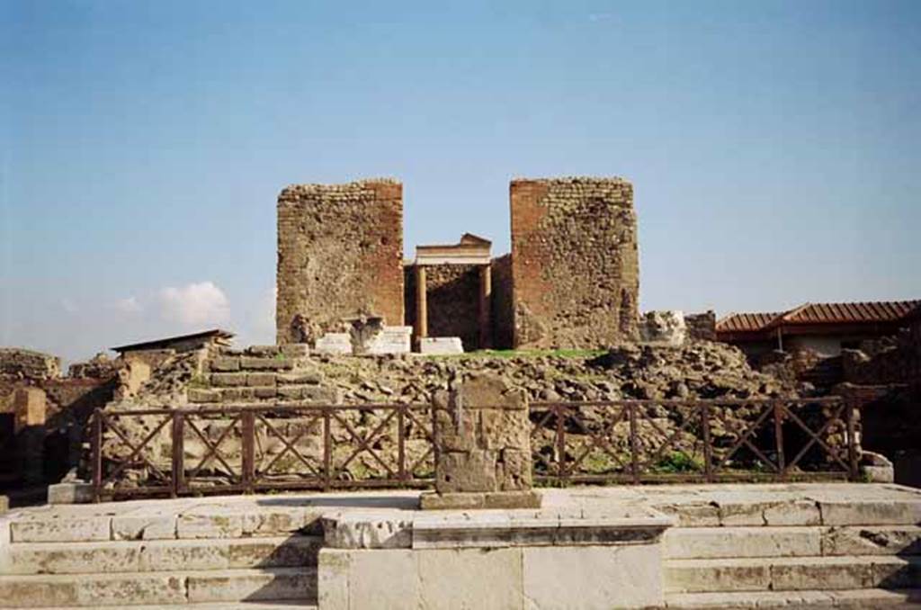VII.4.1 Pompeii. May 2010. Looking east from Via del Foro.