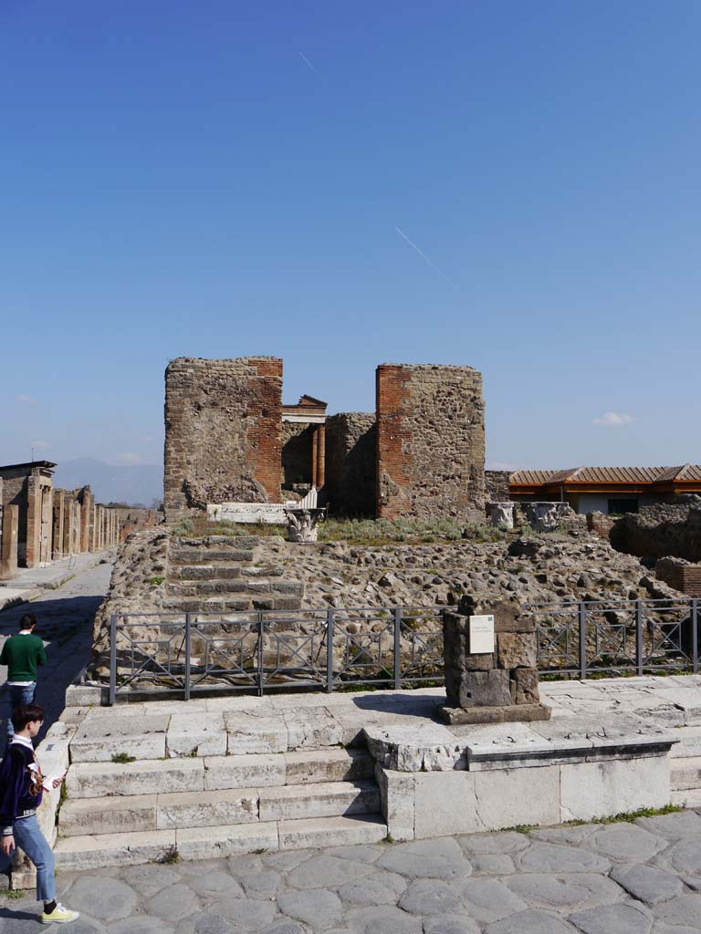 VII.4.1 Pompeii. March 2019. Looking towards steps at north end on Via del Foro.
Foto Anne Kleineberg, ERC Grant 681269 DÉCOR.