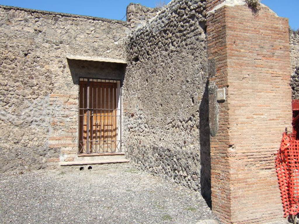 VII.4.18 Pompeii. March 2009.  Via degli Augustali looking west towards junction with Via del Foro.  Road surface outside shop.