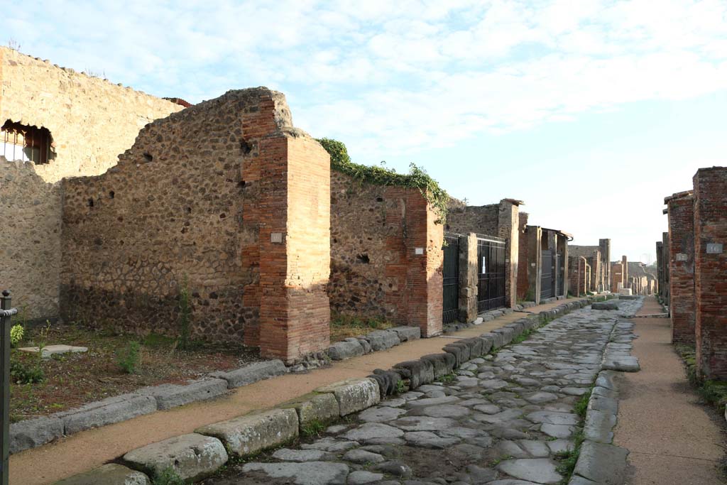 VII.4.19 Pompeii. March 2009. Looking north across shop room.