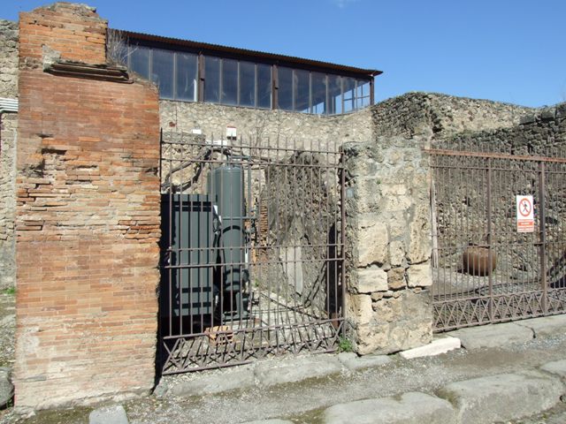 VII.4.21 Pompeii. September 2005.  Entrance.