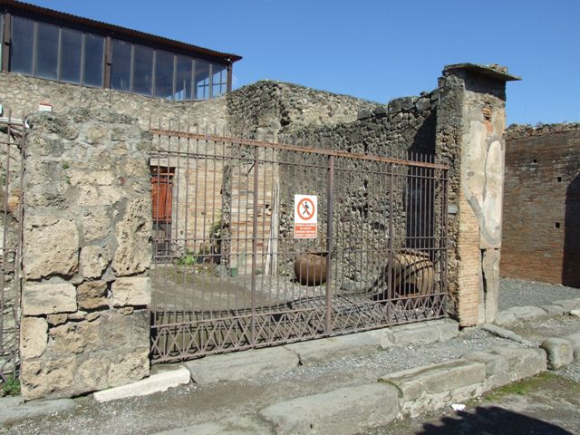 VII.4.22 Pompeii.  September 2005. Entrance