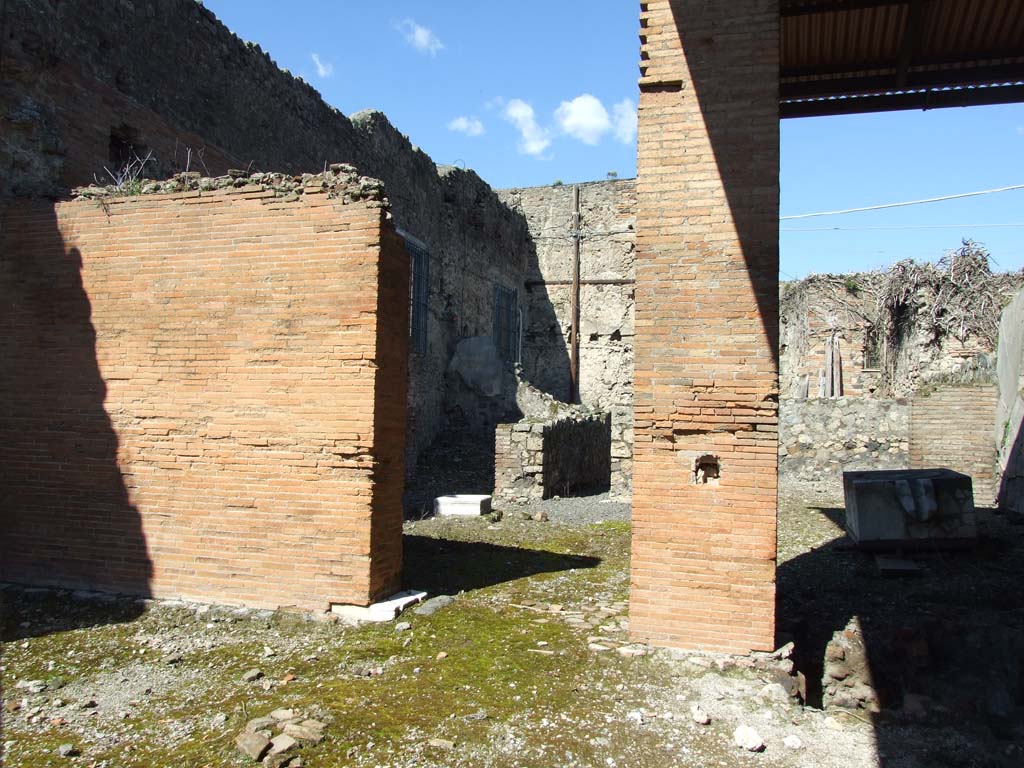 VII.4.25 Pompeii. March 2009. Atrium.  East side with oil press.