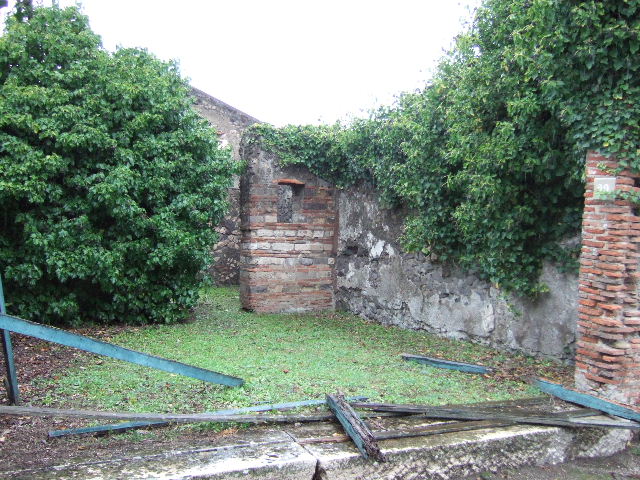VII.4.29 Pompeii. March 2009. East wall of southern end of corridor. Looking south.