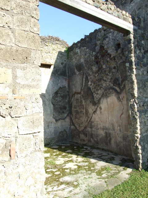 VII.4.31 Pompeii. March 2009. Room 27. Cellar. South wall.