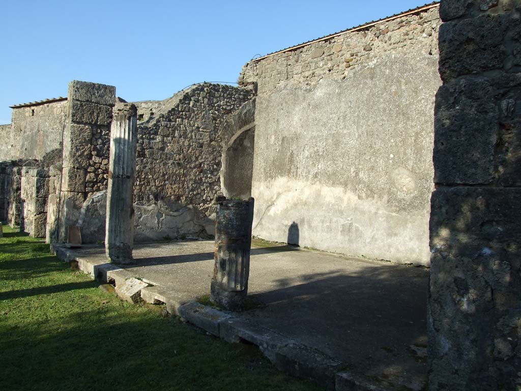 VII.4.31 Pompeii. March 2009. Room 31. East wall.