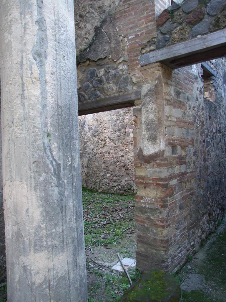 VII.4.31 Pompeii. March 2009. Looking into Room 12, through the window in the south east corner of the Middle Peristyle.