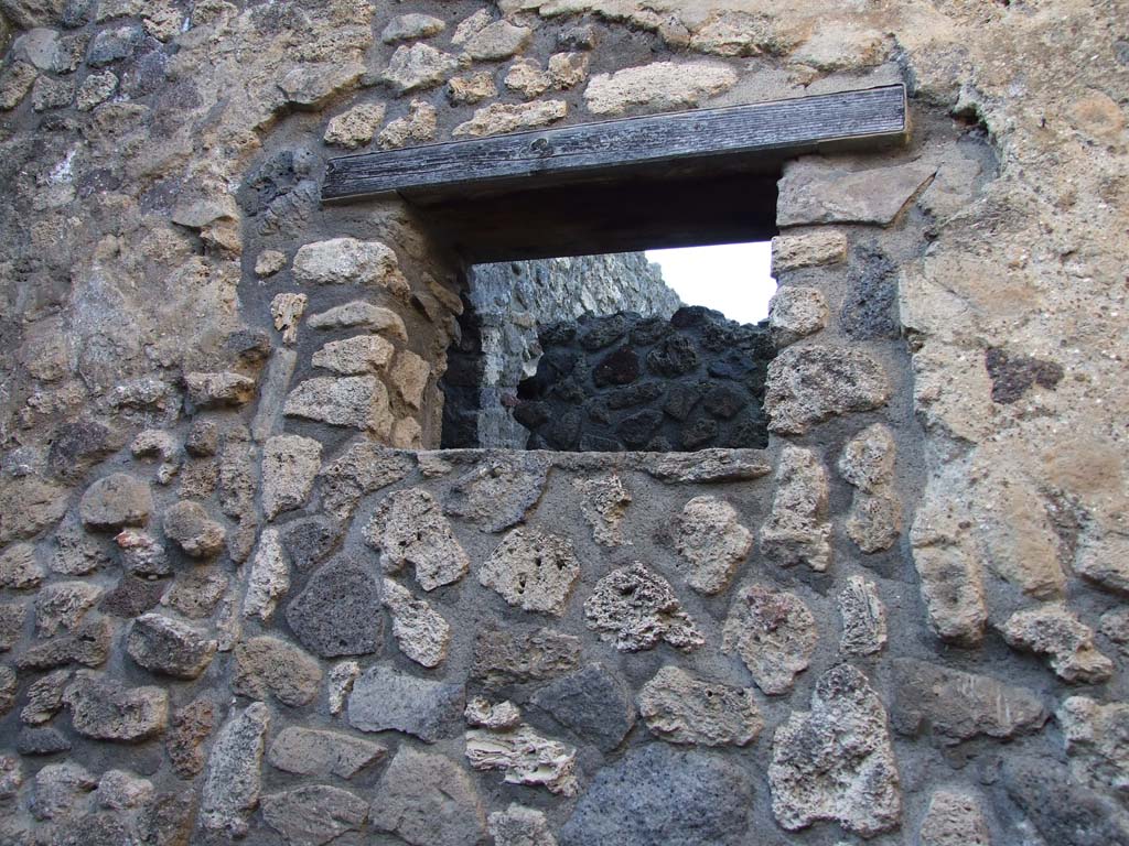 VII.4.31 Pompeii. March 2009. Middle Peristyle. South east corner.