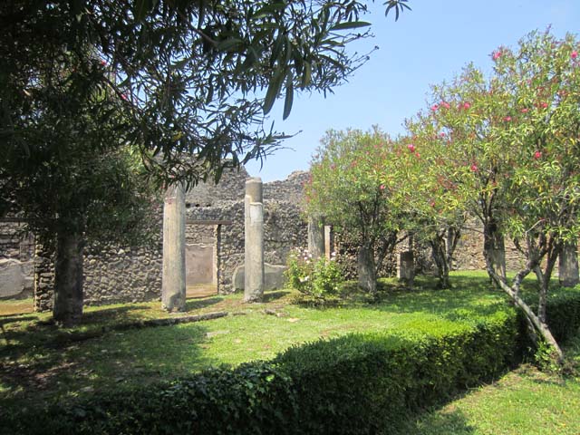 VII.4.31 Pompeii.  March 2009.  Room 33.  East wall.