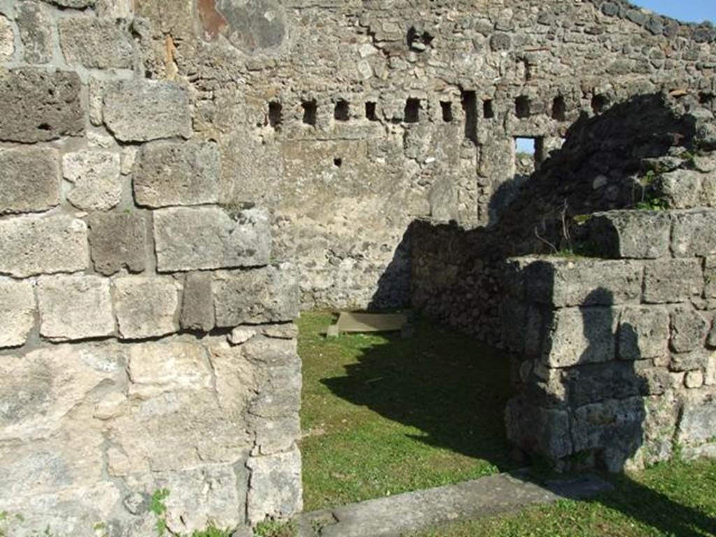 VII.4.31 Pompeii. March 2009. Doorway to Room 8. Cubiculum.