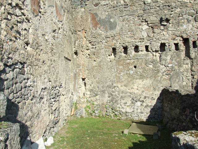VII.4.31 Pompeii.  March 2009.  Doorway to Room 9.  Cubiculum.