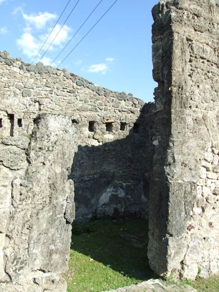 VII.4.31 Pompeii. March 2009. Doorway to Room 9. Cubiculum.