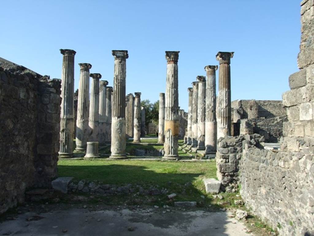 VII.4.31 Pompeii. March 2009. Room 10. Tablinum. Looking north to Peristyle.