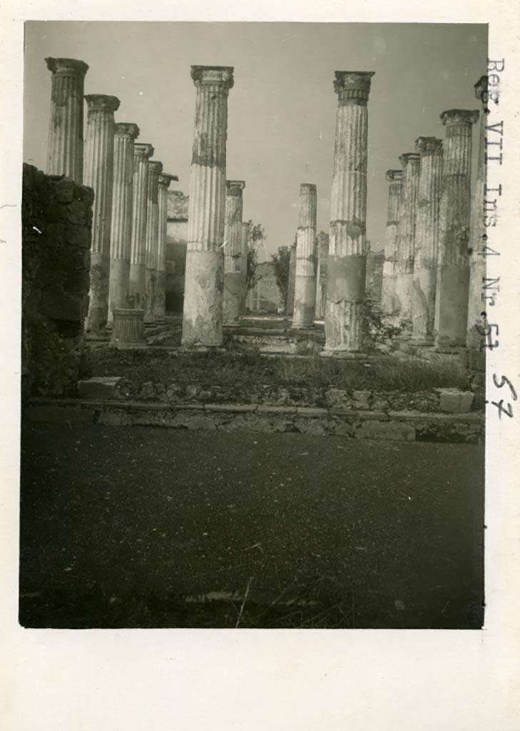 VII.4.31/51 Pompeii, but shown as VII.4.57 on photo. Pre-1937-39.
Looking north across middle peristyle from tablinum.
Photo courtesy of American Academy in Rome, Photographic Archive. Warsher collection no. 1460.