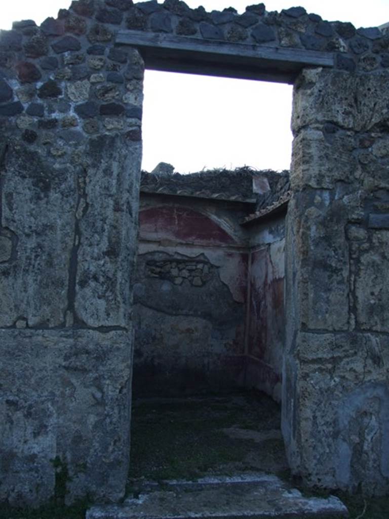 VII.4.31 Pompeii. March 2009. Doorway to Room 16, Cubiculum.