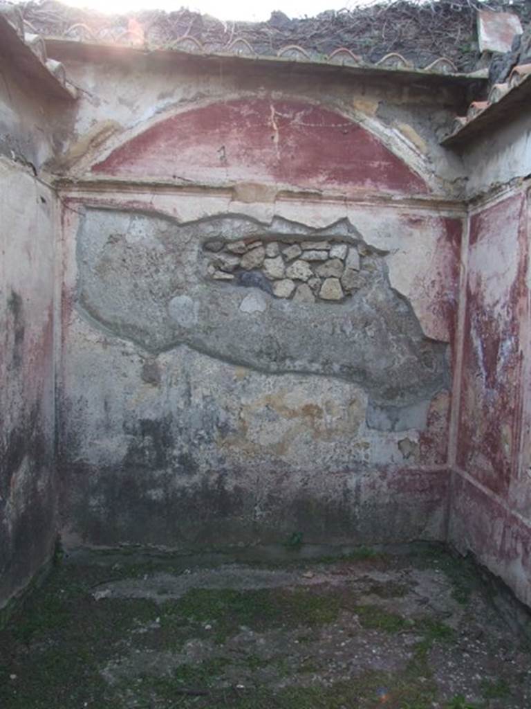 VII.4.31 Pompeii. March 2009. Room 16. West wall with vaulted ceiling, possibly red.