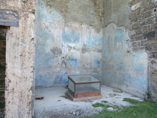 VII.4.31 Pompeii.  March 2009.  Room 14.  North west corner. Basin.