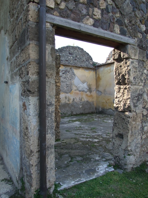 VII.4.31 Pompeii. March 2009. Room 18. Exedra. North wall.