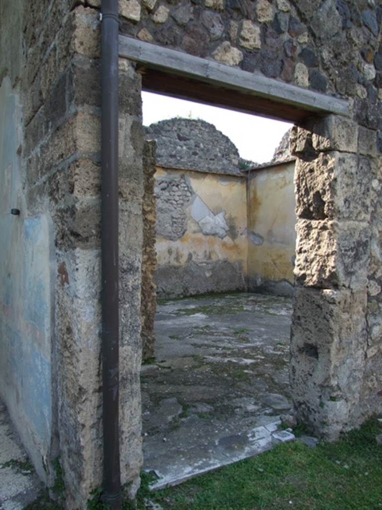 VII.4.31 Pompeii. March 2009. Doorway to Room 19, leading to Room 20.