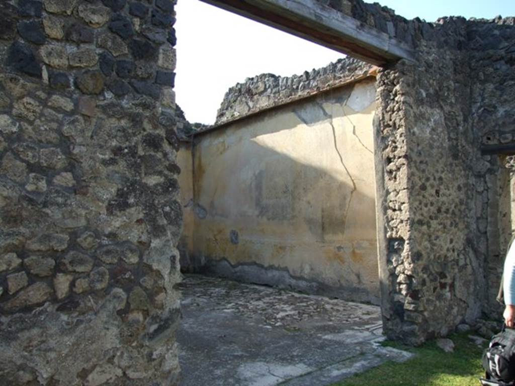 VII.4.31 Pompeii. March 2009. Doorway to Room 20.