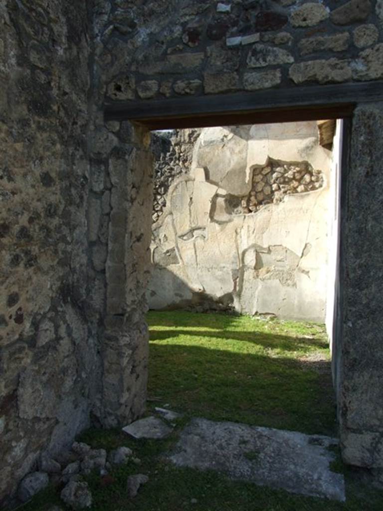 VII.4.31 Pompeii. March 2009. Doorway to Room 21. Triclinium.