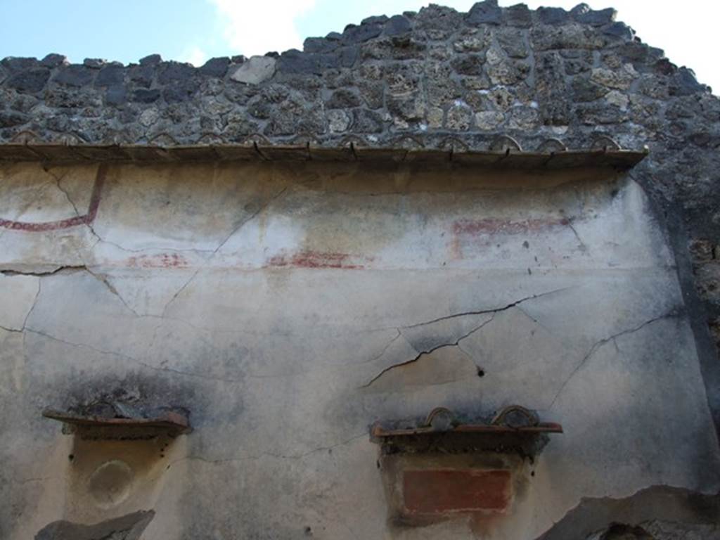 VII.4.31 Pompeii. March 2009. Room 21. Triclinium. South wall.