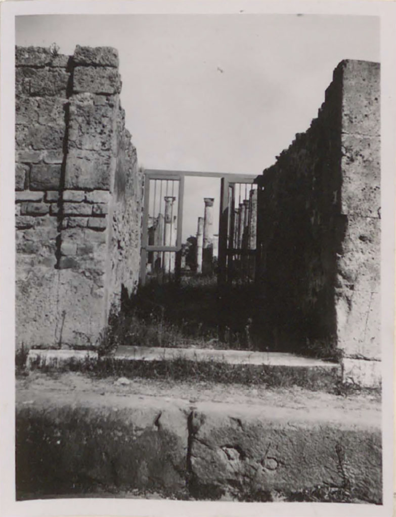 VII.4.31 Pompeii. March 2009. Room 2, atrium with remains of impluvium.  
Looking north, through two peristyles to other entrance in Via della Fortuna.
