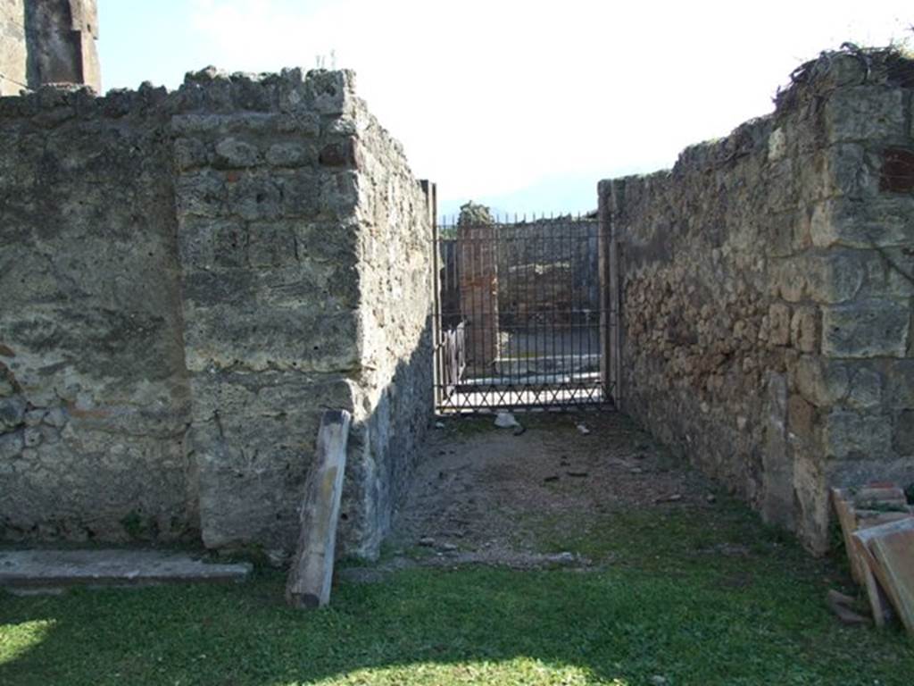 VII.4.31 Pompeii. May 2010. Room 2, looking towards west side of atrium with doorways to rooms 3, 4, 5 and 6.