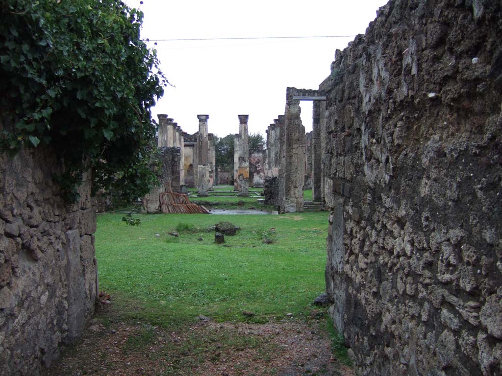 VII.4.31 Pompeii.  March 2009.  Doorway to Room 4.  Cubiculum.