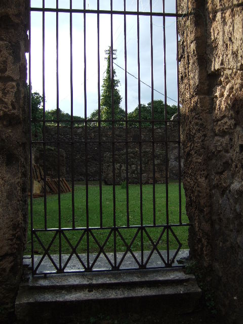 VII.4.33 Pompeii. December 2005. Looking into atrium of VII.4.31.